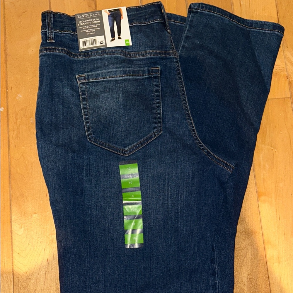 Women’s Size 10 High Rise Straight Leg Jeans